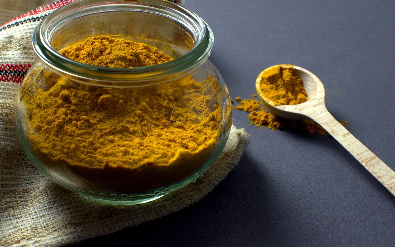 ¿Cómo quitar el color de la cúrcuma?